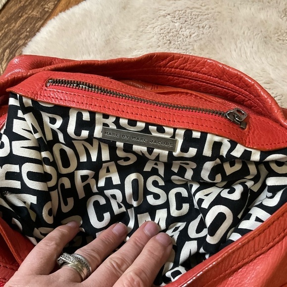 Marc Jacobs Hobo Red Turnlock. Leather Shoulder Bag Purse Slouchy - Picture 10 of 12